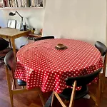 Une Ambiance Boheme Sur Les Toits De Sainte-Anne